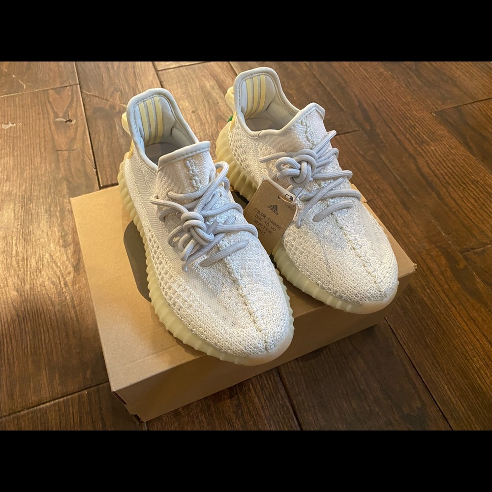 Yeezy boost 350-v2 light